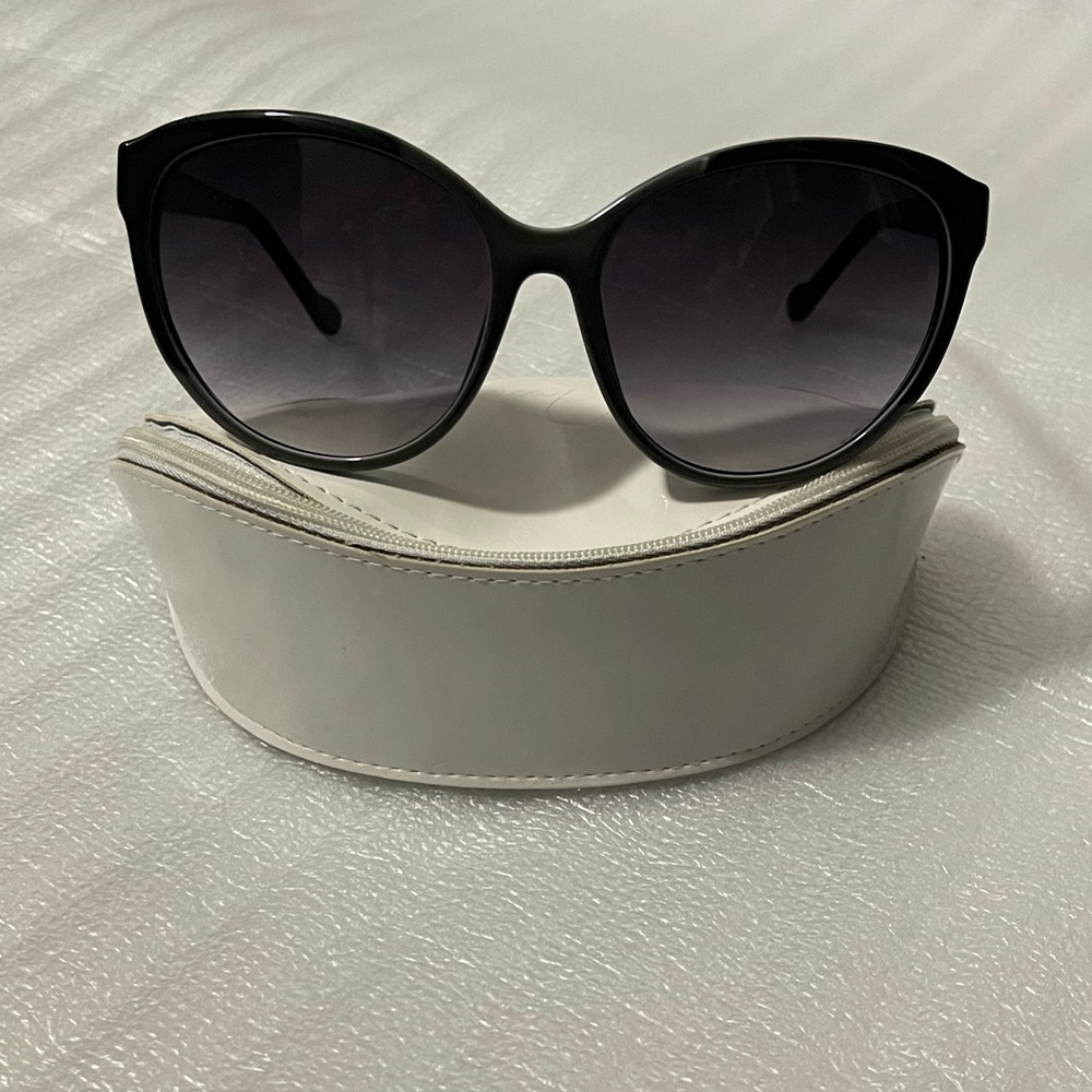 Jessica Simpson J5016 Cat Eye Sunglasses Two-Tone Black Gray with White Case 🕶️